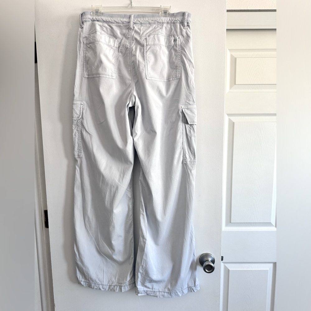 American Eagle Drape Super High Waisted Cargo Baggy Pant - Women’s Size 10 Long - Picture 3 of 10